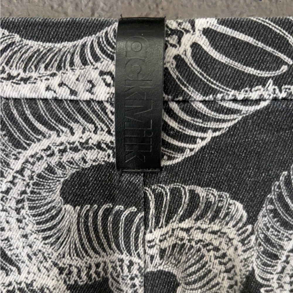 Blackmilk Snake print cargo jogger jeans 18 ( runs small) - Picture 9 of 12